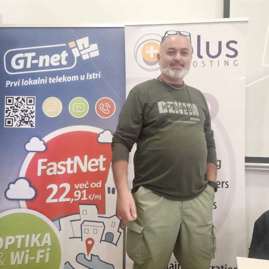 Sudionici predavanja “Od ambicije do profita” u Studentskom domu Pula, gdje su studenti i ICT stručnjaci zajedno raspravljali o karijeri, brendingu i profesionalnom razvoju.