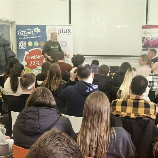 Sudionici predavanja “Od ambicije do profita” u Studentskom domu Pula, gdje su studenti i ICT stručnjaci zajedno raspravljali o karijeri, brendingu i profesionalnom razvoju.